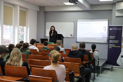 Uczestnicy targów edukacyjnych w Humanitas