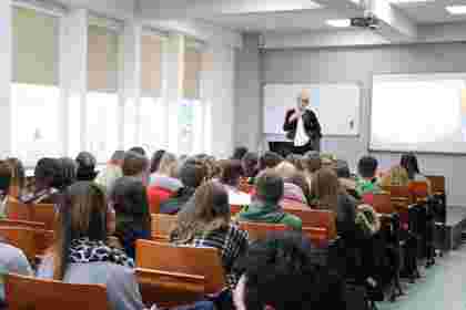 Uczestnicy targów edukacyjnych w Humanitas