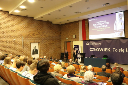 uczestnicy Konferencji Świat nowych technologii